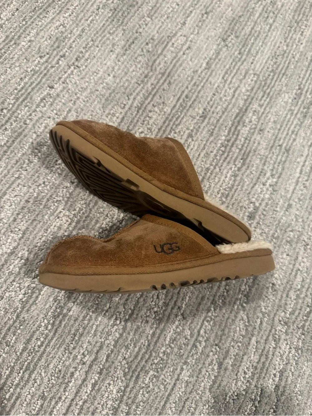 UGG Kids Chestnut Suede Shearling-Lined Slip-On Clogs